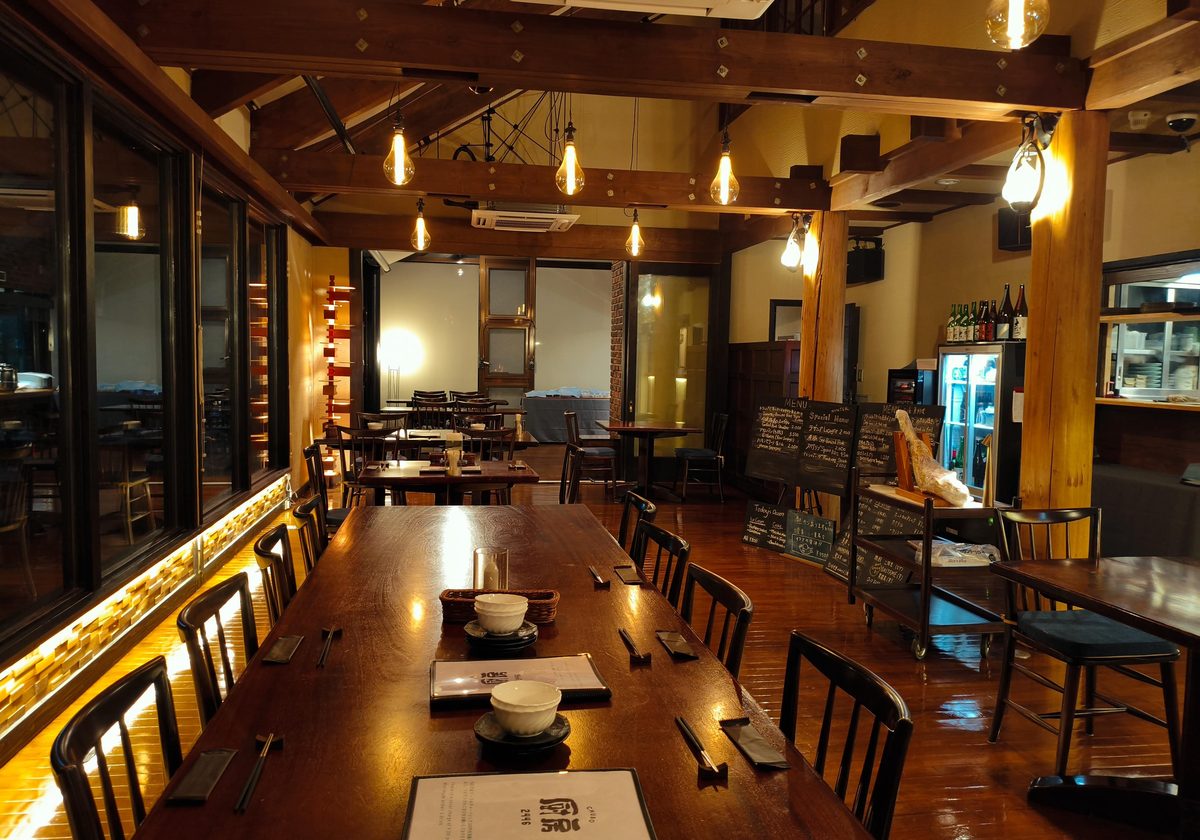 厨房2446の店内